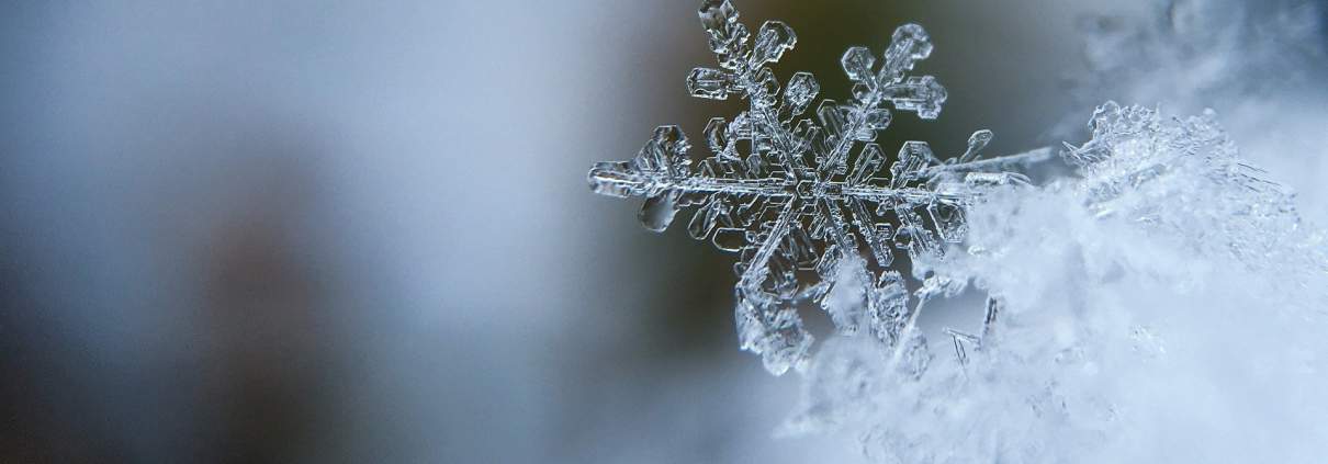 snowflake-1245748_1920